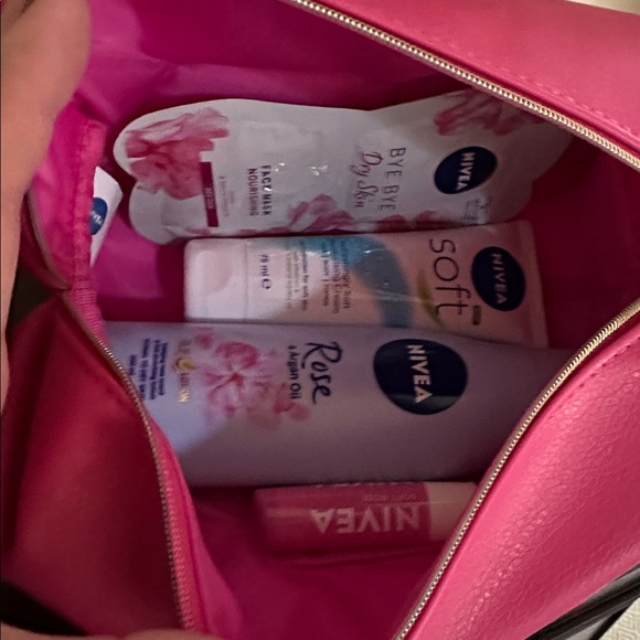 NWT Nivea Feel Radiant Skincare Moments 6 piece set - Picture 12 of 12
